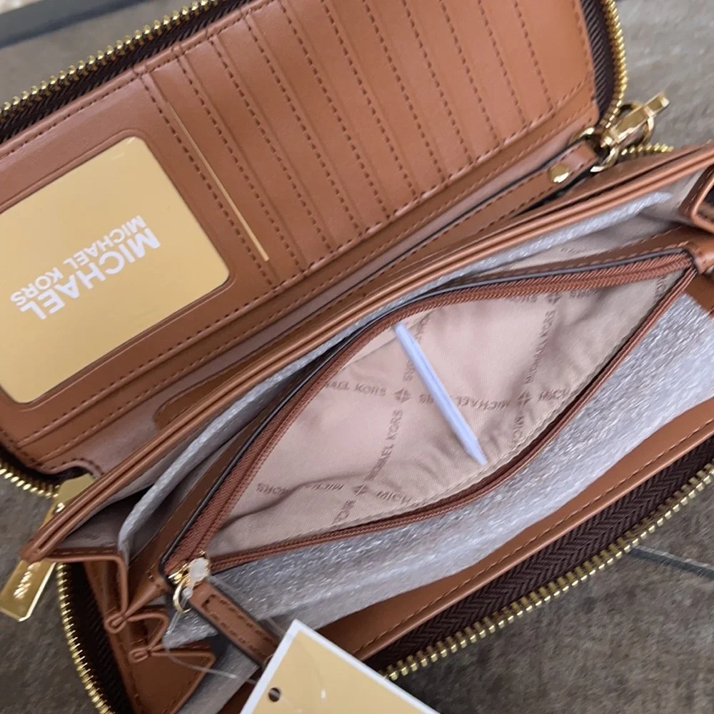 Michael Kors Jet Set Travel Large Travel CONTINENTAL Wallet-Wristlet